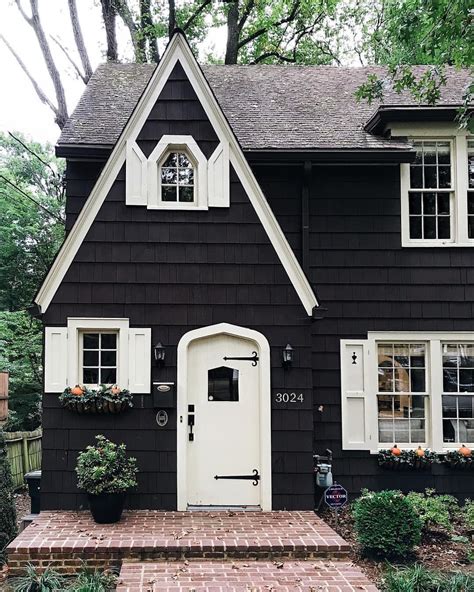 Choosing Black Matic Exterior Paint for Historic and Victorian Homes